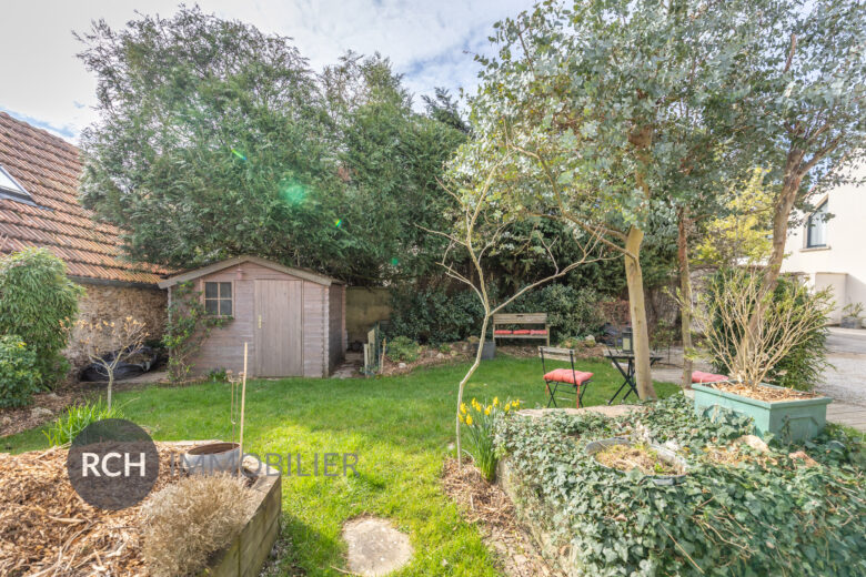Photos du bien : Exclusivité – Saint-Léger-en-Yvelines – Maison ancienne avec joli jardin clos de mur
