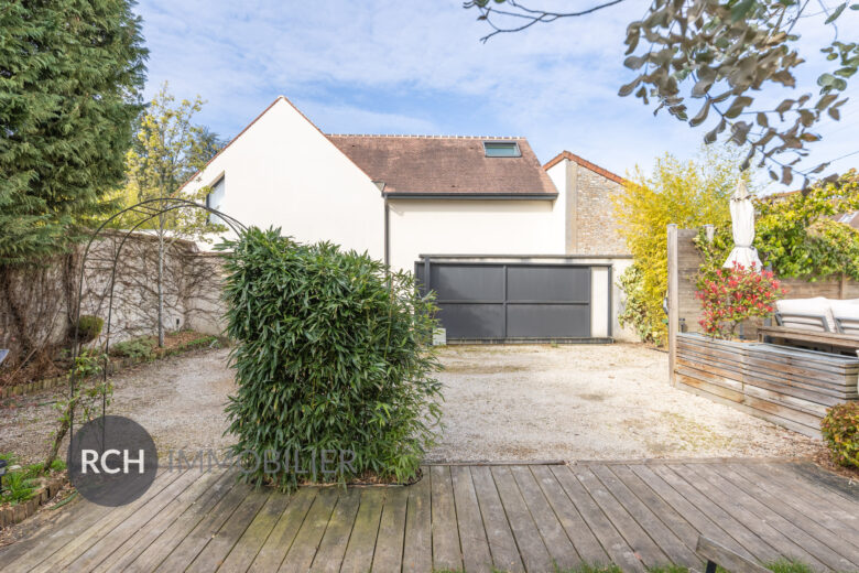 Photos du bien : Exclusivité – Saint-Léger-en-Yvelines – Maison ancienne avec joli jardin clos de mur