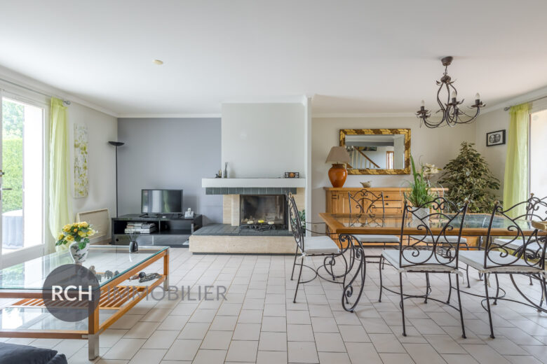 Photos du bien : Andelu – Spacieuse maison familiale avec beau terrain arboré