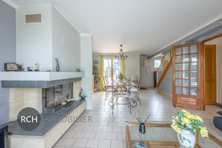 Photos du bien : Andelu – Spacieuse maison familiale avec beau terrain arboré