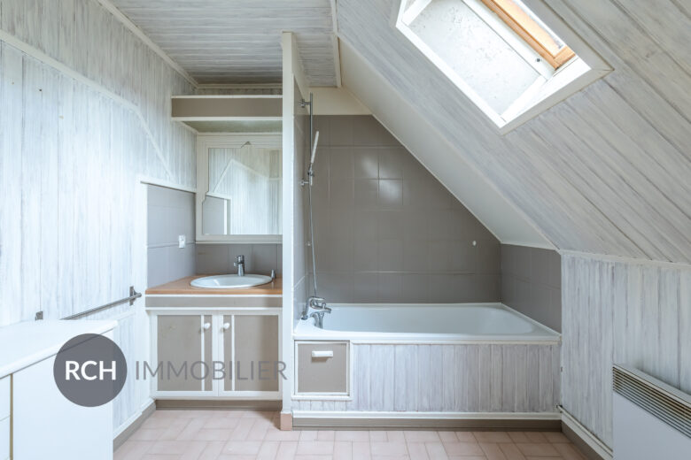 Photos du bien : Andelu – Spacieuse maison familiale avec beau terrain arboré