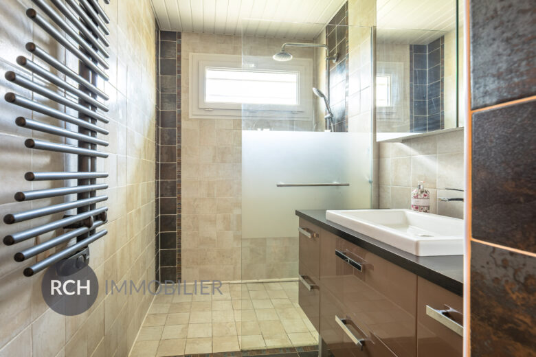 Photos du bien : Adainville – Forêt à pied – Maison familiale avec joli jardin arboré