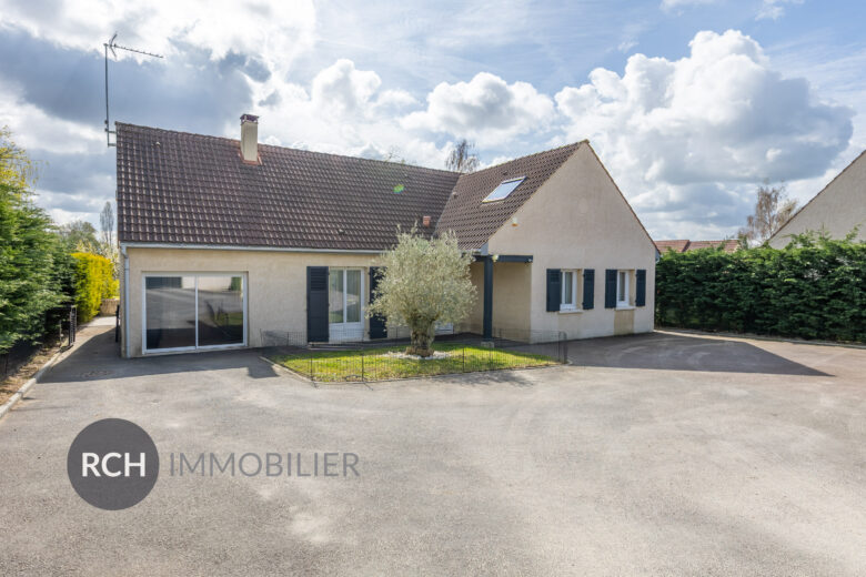 Photos du bien : Gambais – Maison familiale entièrement rénovée avec une belle vue dégagée