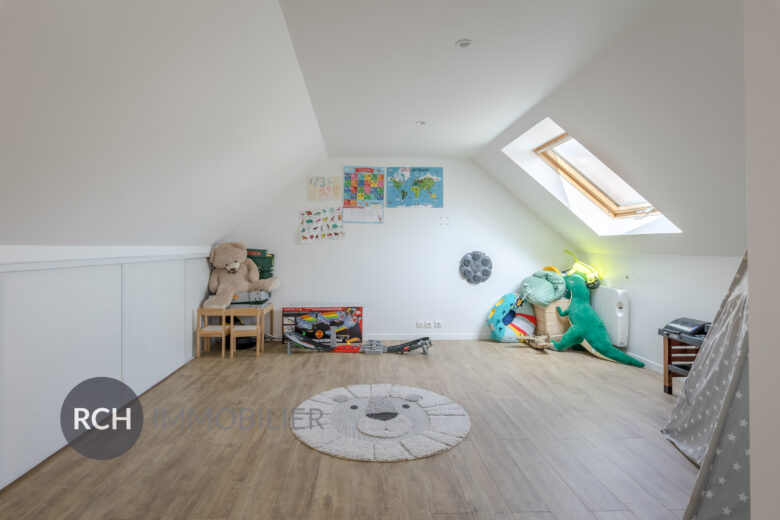Photos du bien : Gambais – Maison familiale entièrement rénovée avec une belle vue dégagée