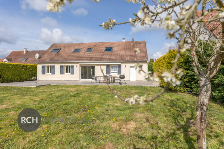 Photos du bien : Gambais – Maison familiale entièrement rénovée avec une belle vue dégagée 