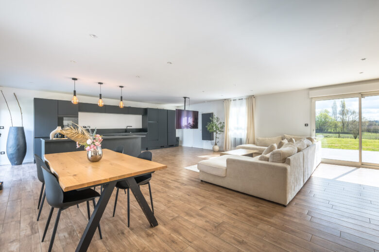 Photos du bien : Gambais – Maison familiale entièrement rénovée avec une belle vue dégagée 