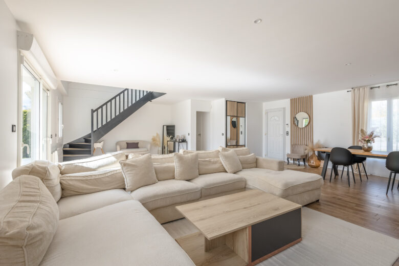 Photos du bien : Gambais – Maison familiale entièrement rénovée avec une belle vue dégagée 