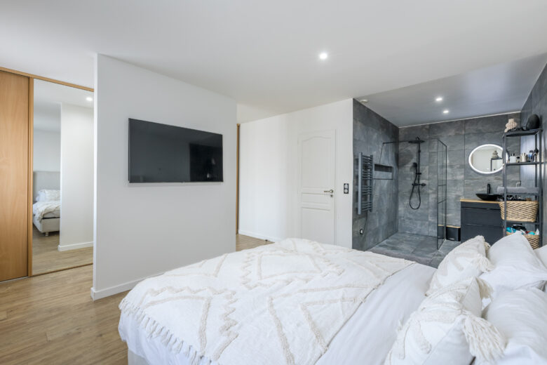 Photos du bien : Gambais – Maison familiale entièrement rénovée avec une belle vue dégagée 