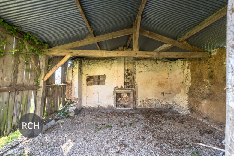 Photos du bien : La Hauteville – Maison à rénover avec grenier à aménager dans un environnement calme