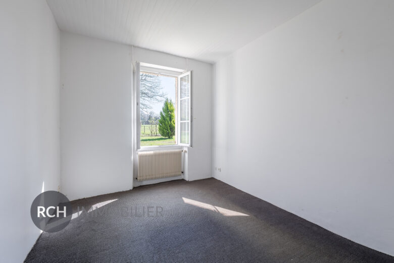 Photos du bien : La Hauteville – Maison à rénover avec grenier à aménager dans un environnement calme