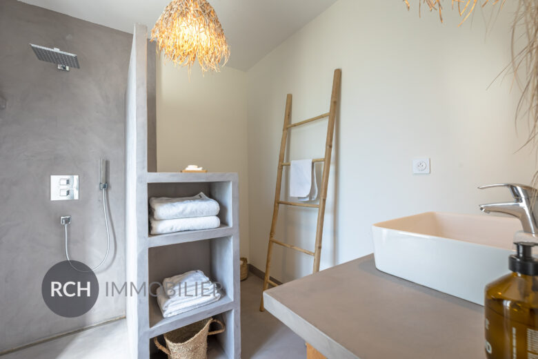 Photos du bien : Montfort l&rsquo;Amaury – Bien unique avec piscine dans le centre historique