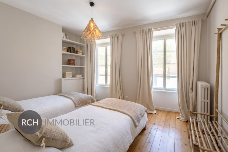 Photos du bien : Montfort l&rsquo;Amaury – Bien unique avec piscine dans le centre historique