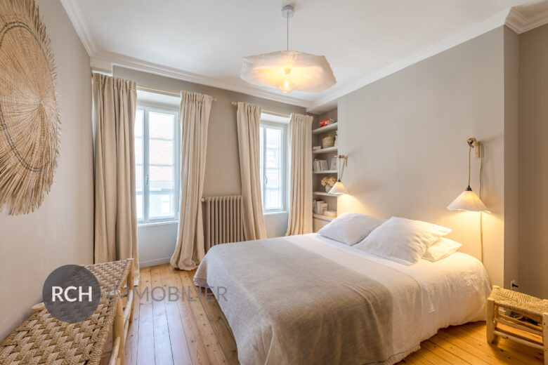 Photos du bien : Montfort l&rsquo;Amaury – Bien unique avec piscine dans le centre historique