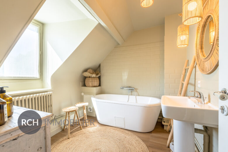 Photos du bien : Montfort l&rsquo;Amaury – Bien unique avec piscine dans le centre historique