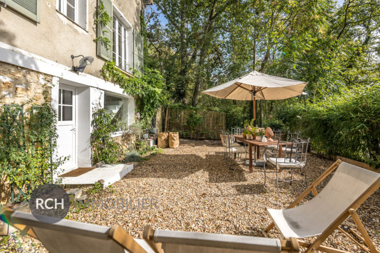 Photos du bien : Exclusivité – Montfort-l&rsquo;Amaury Centre historique – Charmante maison avec vue dégagée