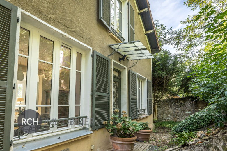 Photos du bien : Exclusivité – Montfort-l&rsquo;Amaury Centre historique – Charmante maison avec vue dégagée