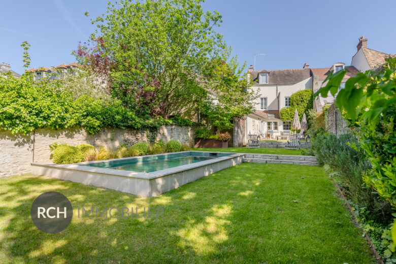 Photos du bien : Montfort l&rsquo;Amaury – Bien unique avec piscine dans le centre historique