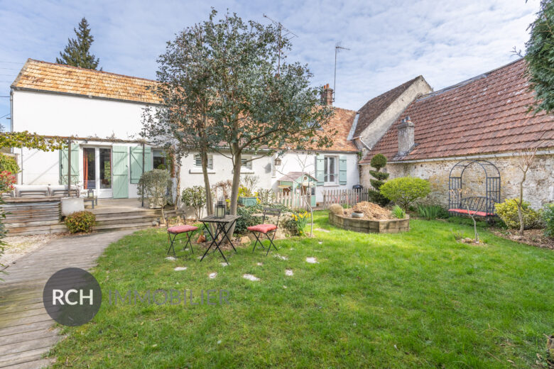 Photos du bien : Exclusivité – Saint-Léger-en-Yvelines – Maison ancienne avec joli jardin clos de mur