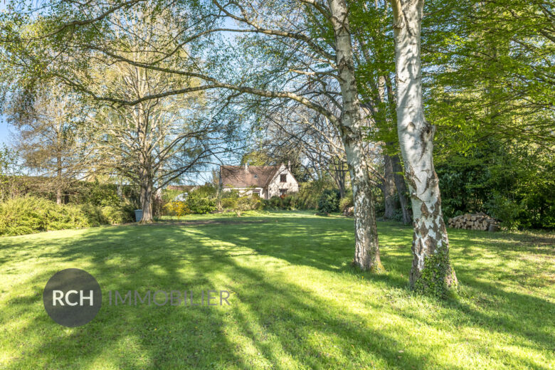 Photos du bien : Civry-la-Forêt – Maison familiale avec piscine dans un environnement privilégié