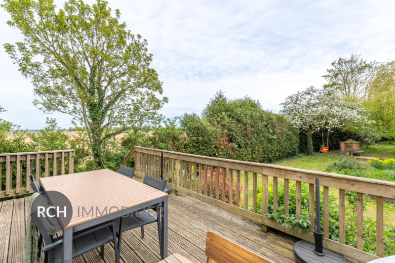 Photos du bien : Saint-Lubin-de-la-Haye – Maison joliment rénovée entourée de son jardin arboré