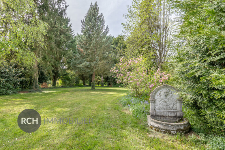 Photos du bien : Bazainville – Maison en pierre à rénover sur un beau terrain boisé
