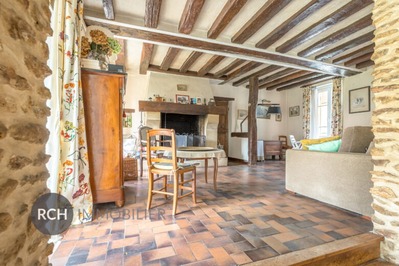 Photos du bien : Bazainville – Maison en pierre à rénover sur un beau terrain boisé