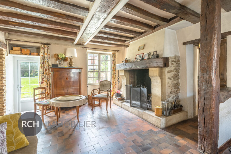 Photos du bien : Bazainville – Maison en pierre à rénover sur un beau terrain boisé