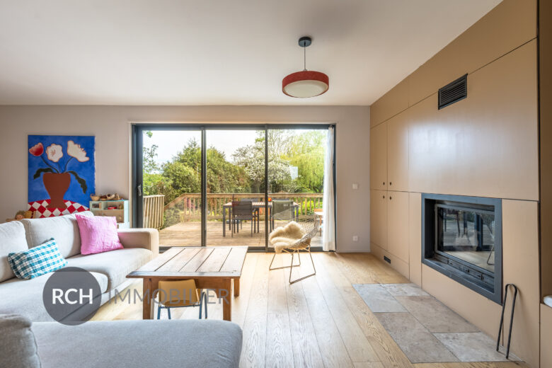 Photos du bien : Saint-Lubin-de-la-Haye – Maison joliment rénovée entourée de son jardin arboré