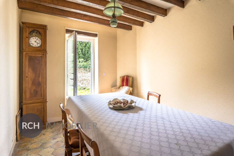 Photos du bien : Bazainville – Maison en pierre à rénover sur un beau terrain boisé