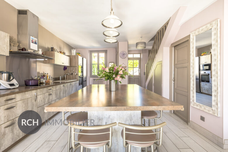 Photos du bien : Houdan Centre – Maison de Maître joliment rénovée au coeur de Houdan