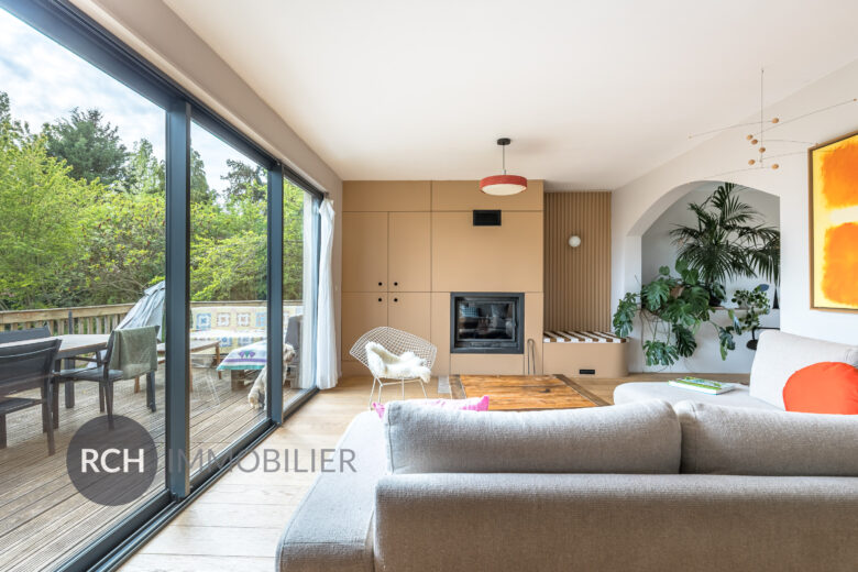 Photos du bien : Saint-Lubin-de-la-Haye – Maison joliment rénovée entourée de son jardin arboré