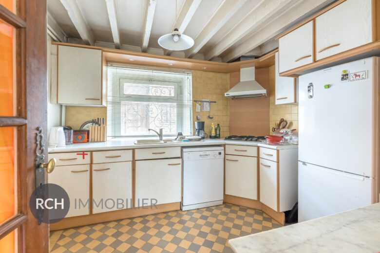 Photos du bien : Bazainville – Maison en pierre à rénover sur un beau terrain boisé