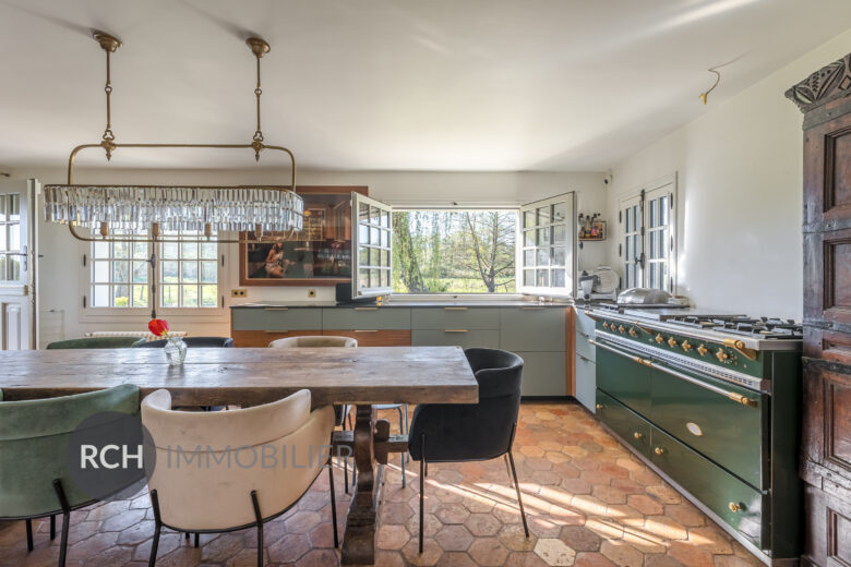 Photos du bien : Gambais – Demeure de charme avec vue dégagée au coeur de la forêt.