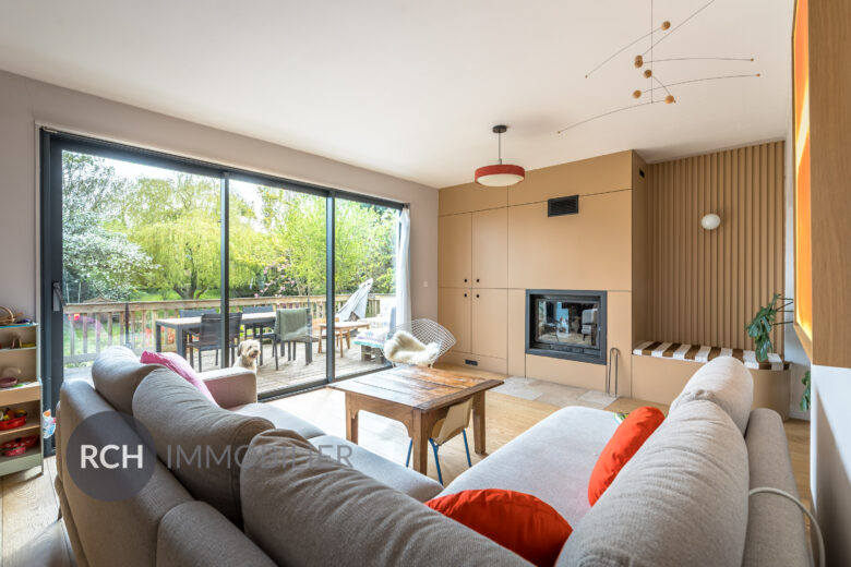 Photos du bien : Saint-Lubin-de-la-Haye – Maison joliment rénovée entourée de son jardin arboré