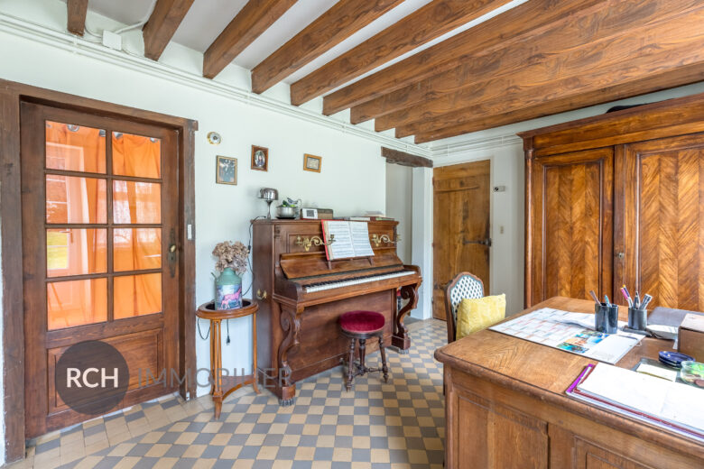 Photos du bien : Bazainville – Maison en pierre à rénover sur un beau terrain boisé