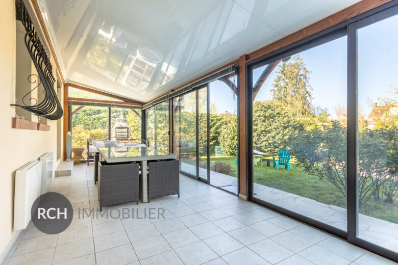 Photos du bien : Civry-la-Forêt – Maison familiale avec piscine dans un environnement privilégié