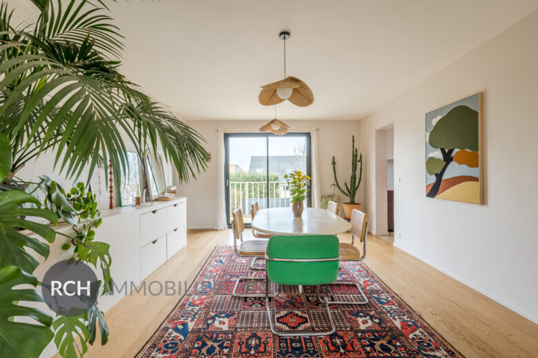 Photos du bien : Saint-Lubin-de-la-Haye – Maison joliment rénovée entourée de son jardin arboré