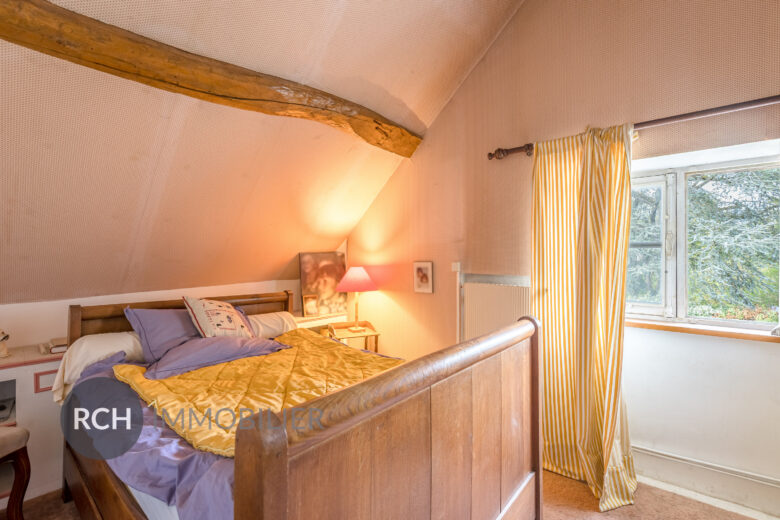 Photos du bien : Bazainville – Maison en pierre à rénover sur un beau terrain boisé