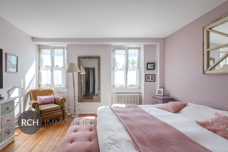 Photos du bien : Houdan Centre – Maison de Maître joliment rénovée au coeur de Houdan