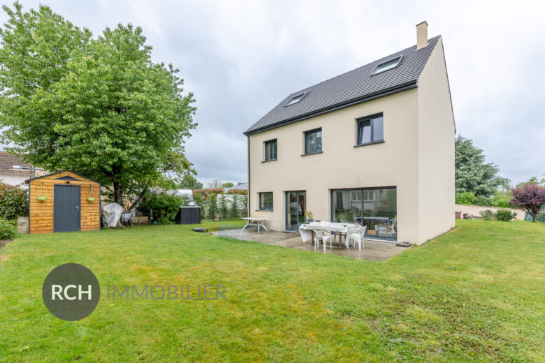 Photos du bien : Méré – Maison familiale récente avec de beaux volumes