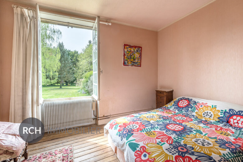 Photos du bien : Bazainville – Maison en pierre à rénover sur un beau terrain boisé