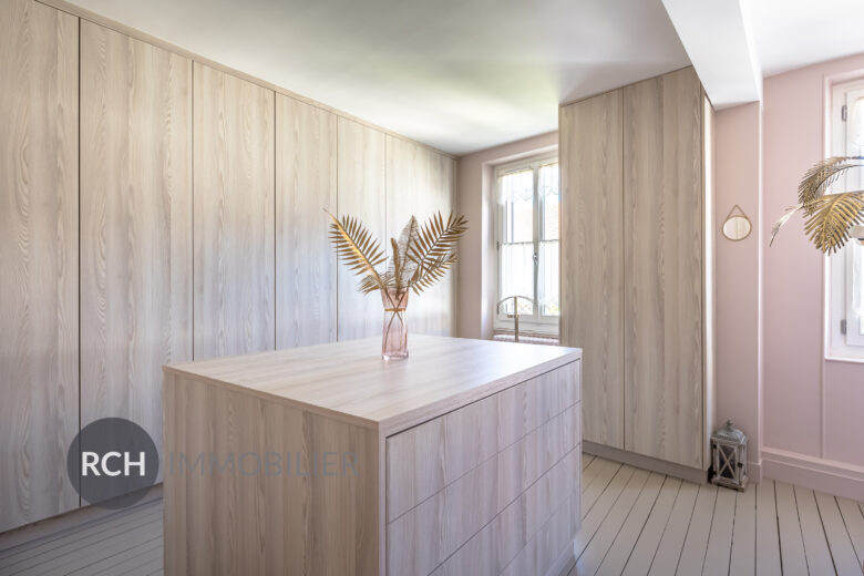 Photos du bien : Houdan Centre – Maison de Maître joliment rénovée au coeur de Houdan