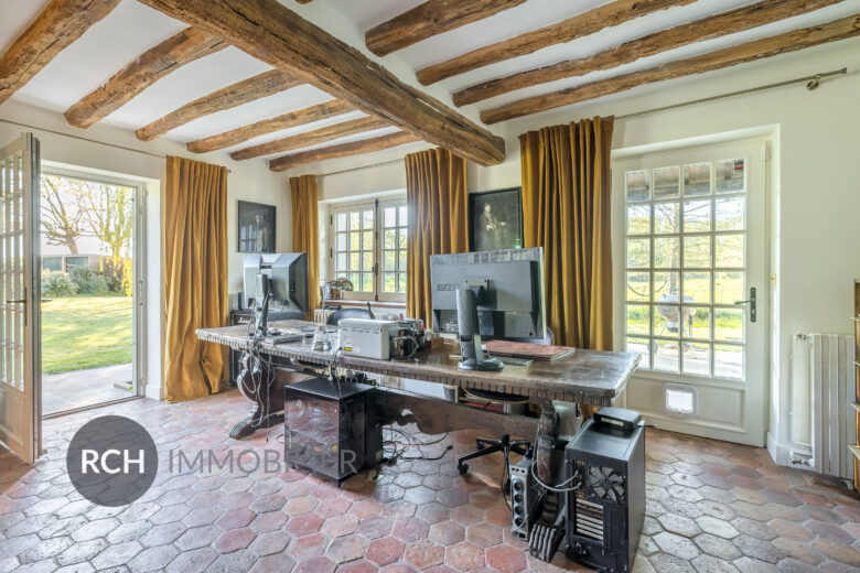 Photos du bien : Gambais – Demeure de charme avec vue dégagée au coeur de la forêt.