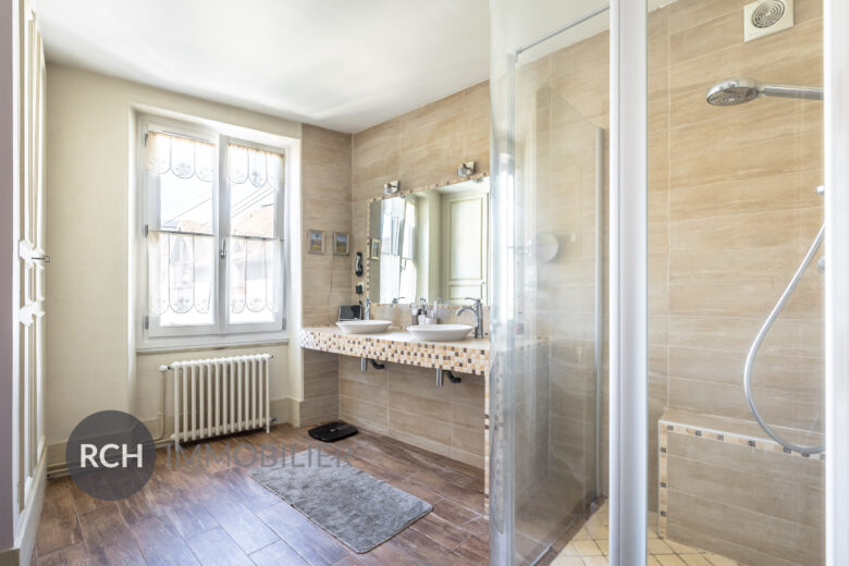 Photos du bien : Houdan Centre – Maison de Maître joliment rénovée au coeur de Houdan