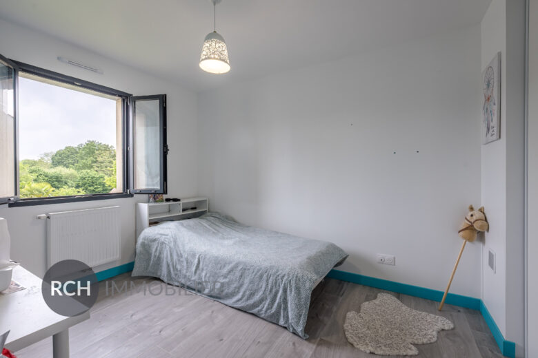 Photos du bien : Méré – Maison familiale récente avec de beaux volumes