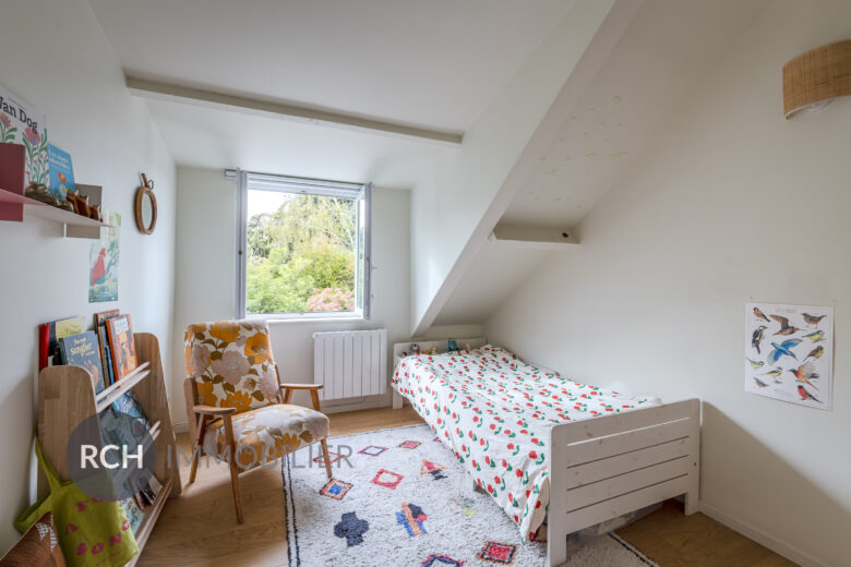 Photos du bien : Saint-Lubin-de-la-Haye – Maison joliment rénovée entourée de son jardin arboré