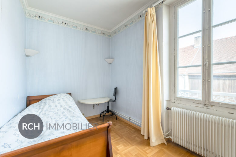 Photos du bien : Bazainville – Maison en pierre à rénover sur un beau terrain boisé