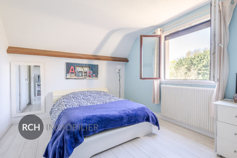 Photos du bien : Civry-la-Forêt – Maison familiale avec piscine dans un environnement privilégié