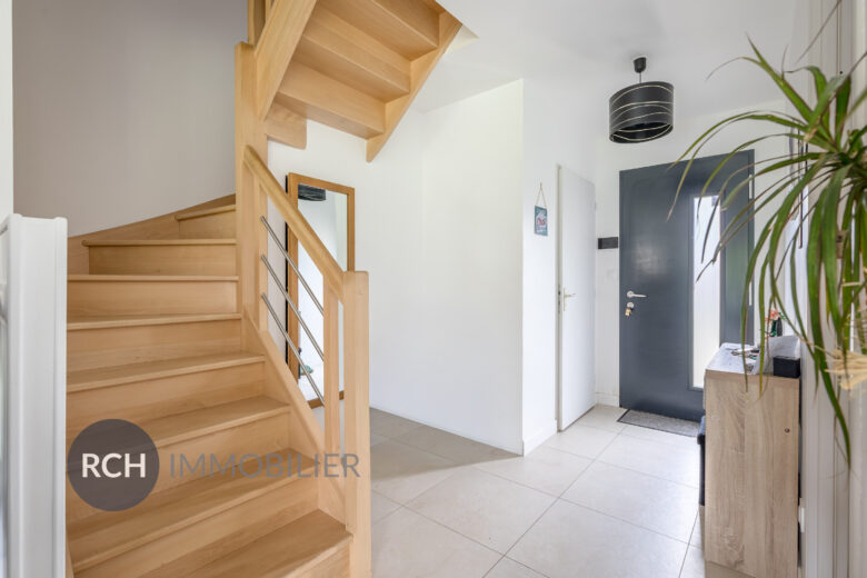 Photos du bien : Méré – Maison familiale récente avec de beaux volumes