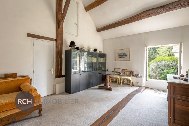 Photos du bien : Bazainville – Maison en pierre à rénover sur un beau terrain boisé